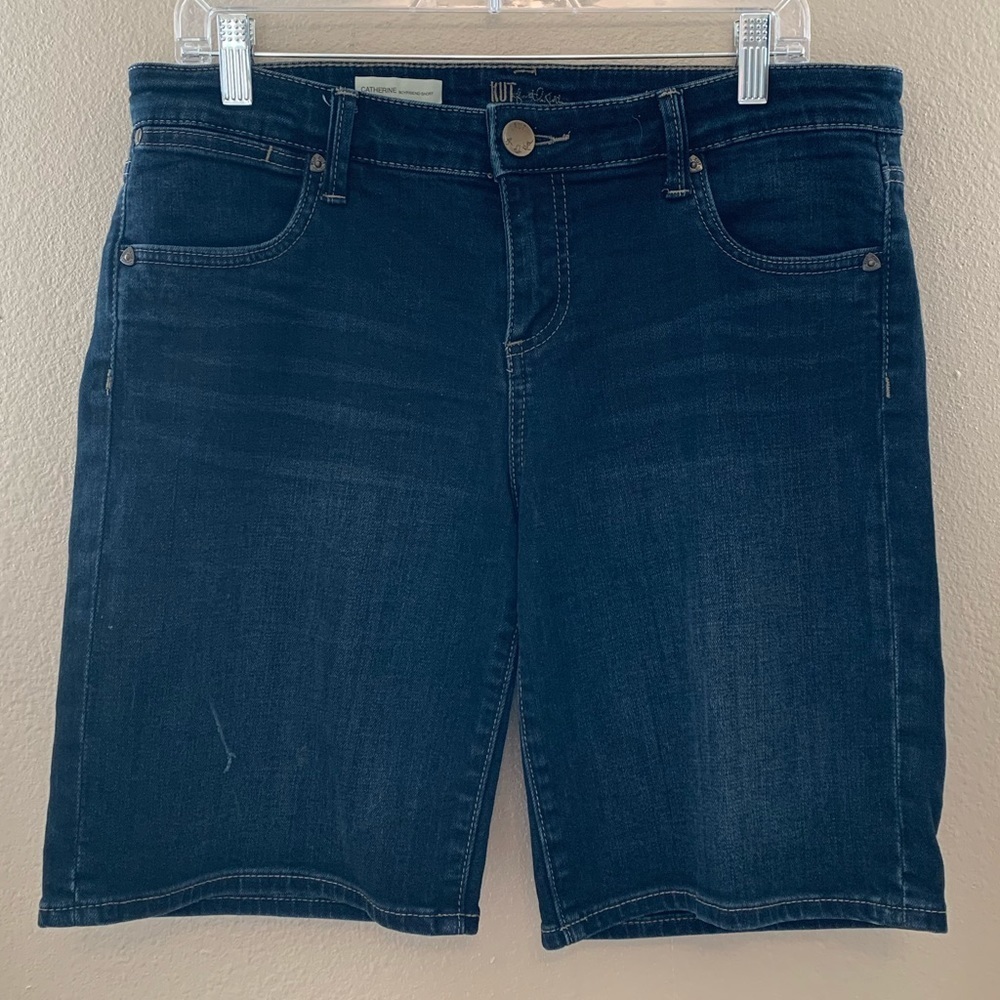 Kut from the Kloth Women's Lightly Distressed Denim Catherine Boyfriend Short 8